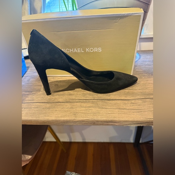 Black 9.5 Michael Kors heels - Picture 3 of 6